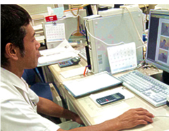 ���R�N��